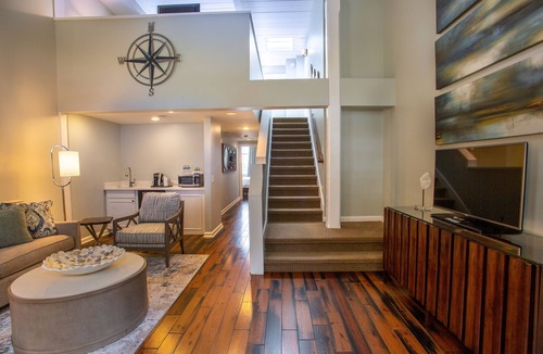 Historic District - North Hotel | Olde Harbour Inn