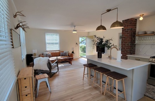North Charleston House | Olive Branch Cottage, 30+ Nights in Park Circle, Restaurants, Breweries & Bars