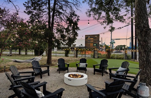 South Congress House | On SoCo Pool Table, Arcade + Theater Sleeps 16