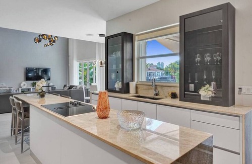 South Lake Villa | On The Bay With Hot Tub, Pool, Kayaks And More