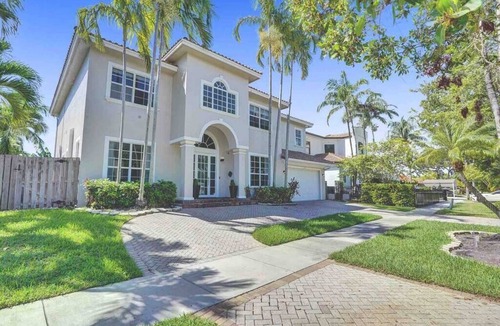 South Lake Villa | On The Bay With Hot Tub, Pool, Kayaks And More