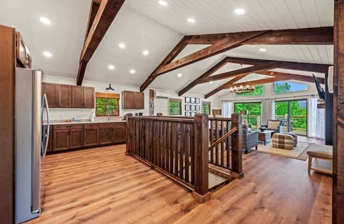 Chalet Village Cabin | On The Rocks: Luxury Reno Mtn View Hot Tub