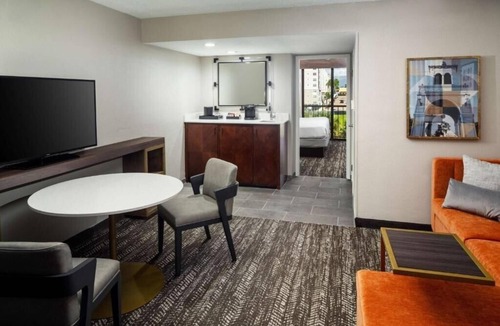 Altamonte Springs Apartment | One Bedroom King Suite Near You Fit Gyms ORL