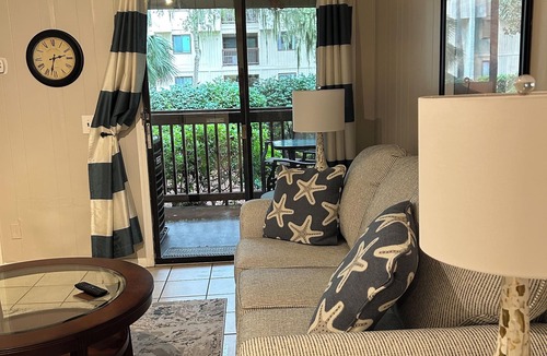 North Forest Beach Condo | One Bedroom on the First Floor, Steps from the Beach