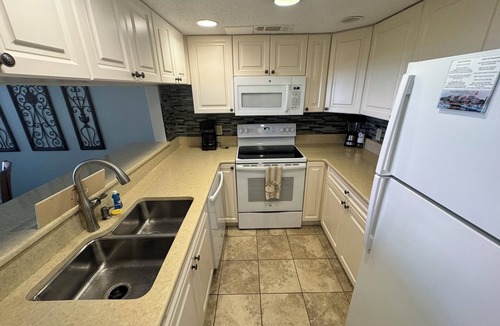 Shelter Cove Condo | One bedroom Harbourside Villa in Shelter Cove Harbour - pool and spa