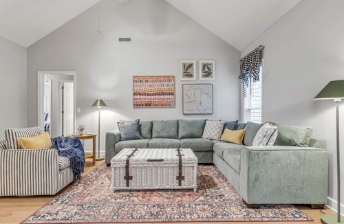 Spring Hill House | One-Level 3BR, Yard & Firepit
