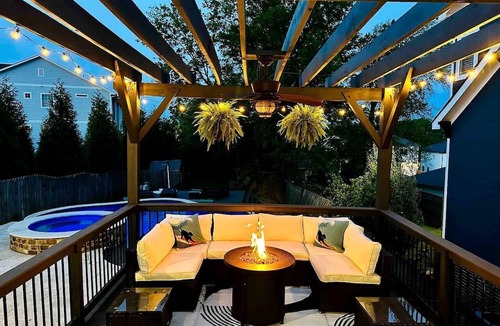 Dilworth House | Opulent Modern Vacation Rental Paradise near Catawba River in North Carolina