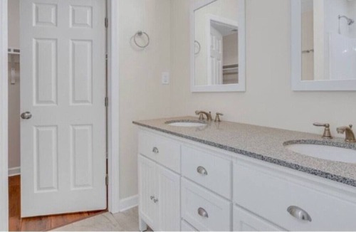 Garden City House | Orange Charmer | Central | King Beds | Screen Room