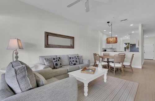 Naples Condo | ORCHID at Greenlinks - 2+ Den Renovated Golf Villa