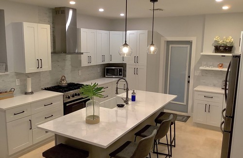 Summerplace House | Orchid Island Family Getaway w/Private Beach and Hot Tub