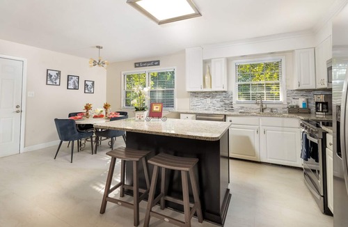 Northwest Raleigh House | Original Oak Tree Oasis: Private sunroom/deck/grill/firepit/yard