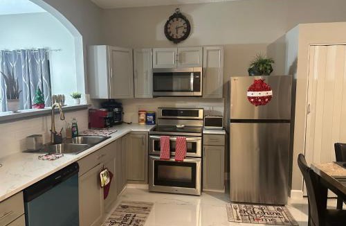 Orlando House | Orlando Lakefront Pool Villa 25 min Disney & Univ