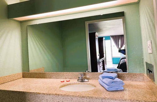 Dundee Hotel | OYO Hotel Dundee By Crystal Lake