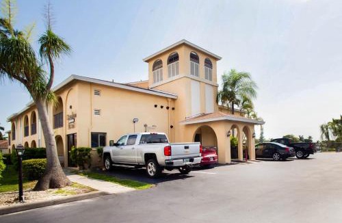 Caloosahatchee Hotel | OYO Waterfront Hotel- Cape Coral Fort Myers, FL