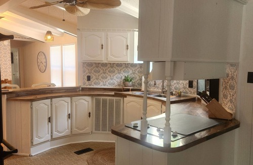 Supply House | Oyster and the Crab is a vintage coastal gem 2.5 miles from Holden Beach