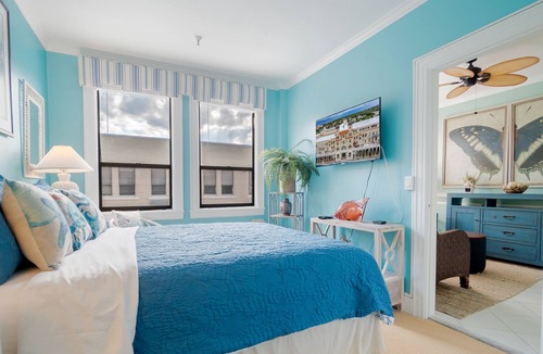 Palm Beach Condo | 🏝Palm Beach Island King Suite, Walk to Beach and Restaurants, 24/7 Desk🏖