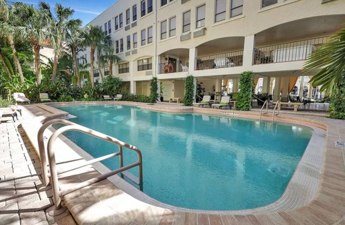 Palm Beach Condo | Palm Beach Island Pool Studio 3 Blocks to Beach!