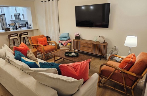Old Northwood House | Palm Beach Pink House. Walk to restaurants and shops