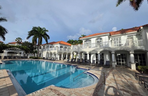 Palm Beach Gardens Condo | Palm Beach Gardens PENTHOUSE Retreat - 10 minutes to the Beach