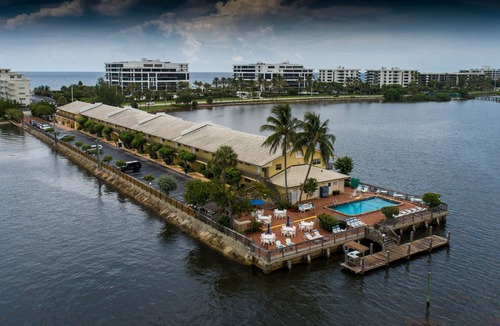 Palm Beach Hotel | Palm Beach Waterfront Suites