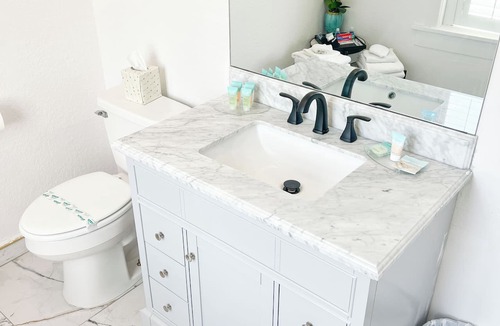 DeLand Hotel | Palm Suite @ Artisan Downtown enjoy the Artisan Experience
