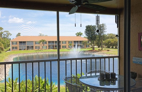 Crown Pointe Condo | PALM TREE PARADISE
