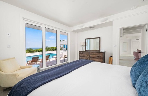 Crescent Beach House | Panoramic Paradise I Luxury Beachfront Estate & Boardwalk to the Beach