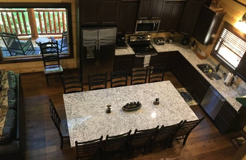 Sevierville Cabin | Papa Bear’s Retreat, Cedar Falls, 2 BD, 3 BA, Queen Bunk Bed in loft, Fireplaces
