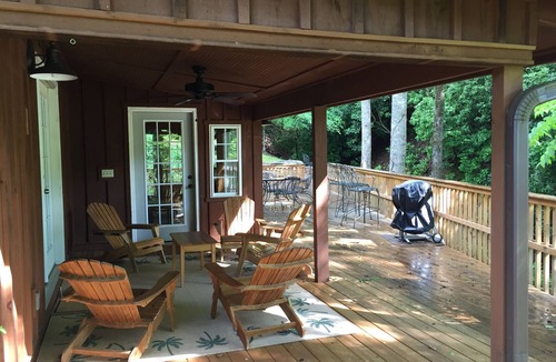 Pickens Cabin | Pappy's Place: A Cozy Creekside Retreat