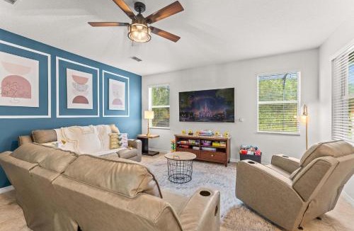Veranda Palms House | Paradise Falls Stay for 13