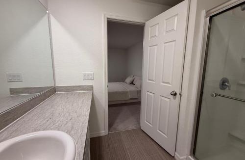 Port Charlotte House | Paradise Master Room