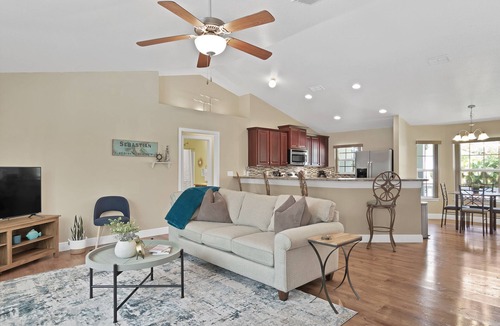 Sebastian Highlands House | ☆☀︎❀Paradise Oasis! Beautiful Heated Pool, Pet Friendly, Wi-Fi, Near Beaches!