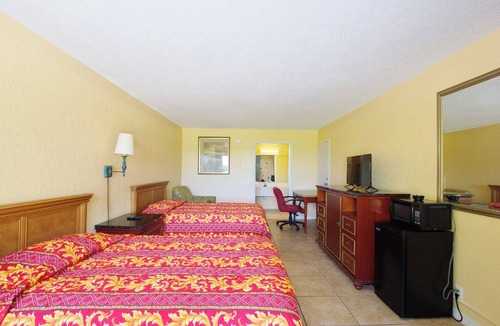 Parker Street Hotel | Paramount Lakeside Inn & Suites