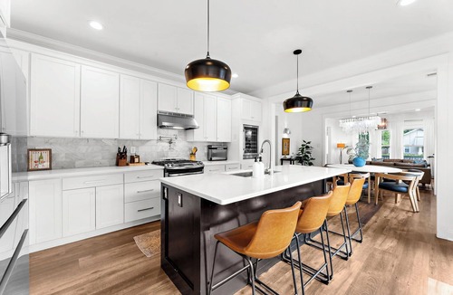 North Charleston House | Park Circle Paradise - Pool, Putts & 3 King Suites