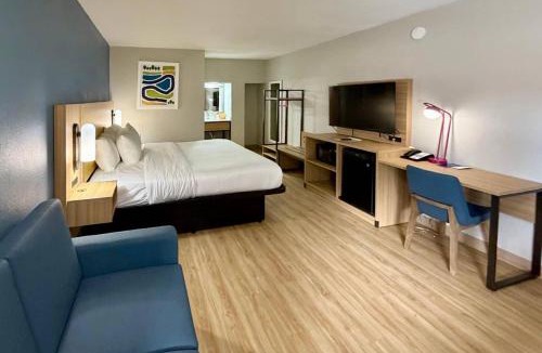 Weldon Cabin | Park Inn by Radisson, Weldon - Roanoke Rapids