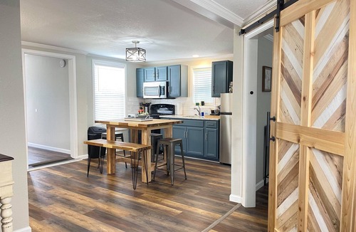 Lyons Apartment | Peaceful 1BR Corporate Apt - Travelers, Contractors & Medical Pros Welcome