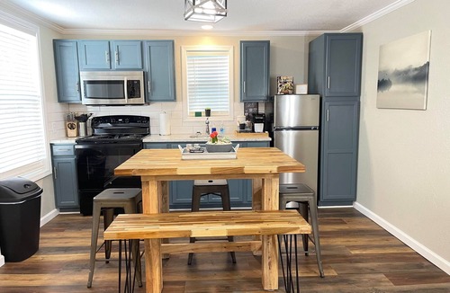 Lyons Apartment | Peaceful 1BR Corporate Apt - Travelers, Contractors & Medical Pros Welcome