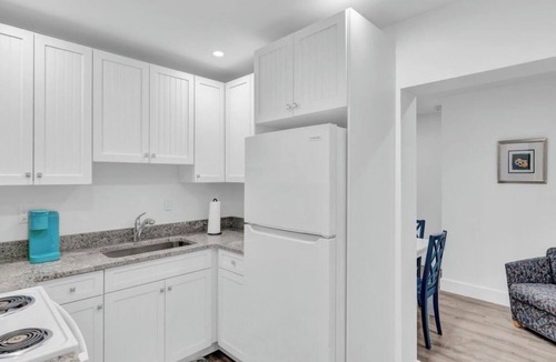 Central Beach House | Peaceful 2-bedroom Bungalow with AC in Sunny Vero Beach Steps to the Ocean