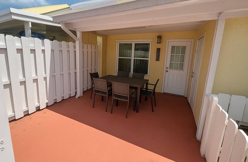 Fort Pierce Shores House | Peaceful 2-bedroom townhome across the street from beach in N. Hutchinson Island