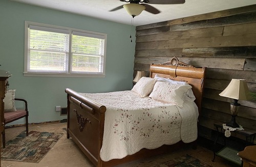 New London House | Peaceful 3 bedroom home with full basement on farm land