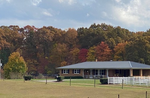 New London House | Peaceful 3 bedroom home with full basement on farm land