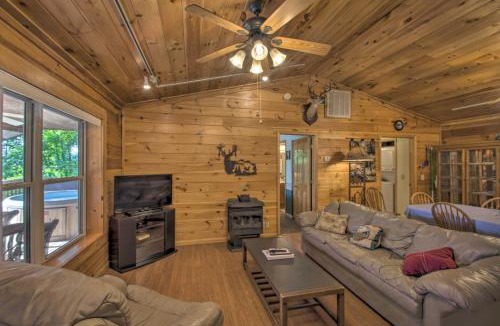 Bryson City House | Peaceful Bryson City Cabin - Fire Pit & Hot Tub!