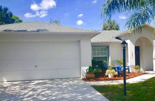 Vero Lake Estates House | Peaceful Coastal Home with fenced yard/BBQ