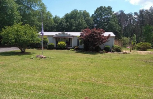 Townville House | Peaceful country living by the lake