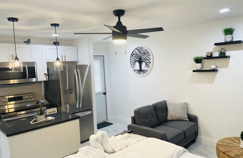 Temple Terrace Apartment | PEACEFUL GETAWAY STUDIO