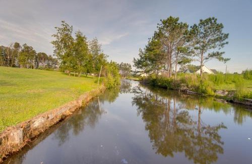 Douglas House | Peaceful Lake Escape w/Dock in Coffee County