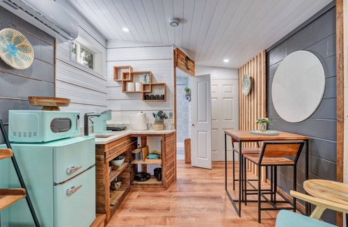 Conway House | Peaceful Lake View Retreat Near Parks 10 Minutes to Downtown