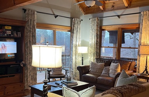 Martin House | Peaceful Lakefront Getaway At Hartwell -Year Round Family Vacation Spot w Dock