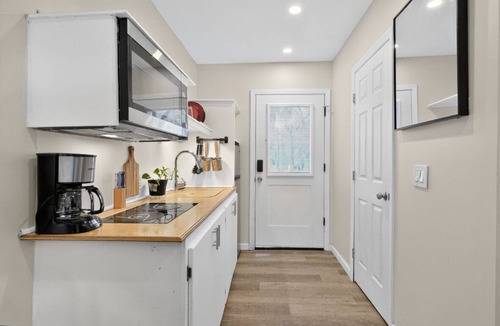 Midway Apartment | Peaceful Lakefront Getaway with Hot Tub & Kayaks