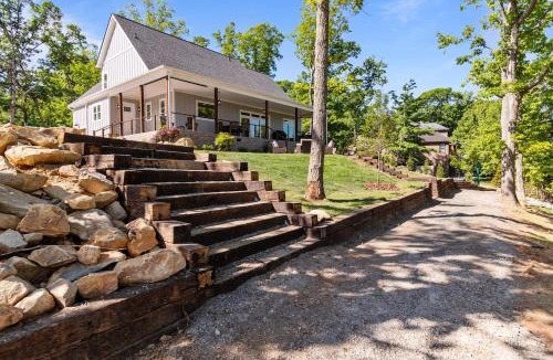 Southmont House | Peaceful Lakehouse - Relax & Recharge - Pet Friendly